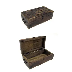 Scatola di immagazzinaggio di legno artigianale scatola di scrigno di legno scatole di petto di pirata di legno antico fornitori India