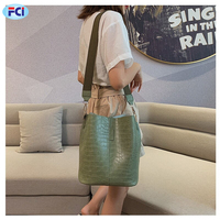 Sac à main Crocodile de luxe pour femmes, sac seau de couleur unie, sac à bandoulière ajustable de grande capacité pour dames,