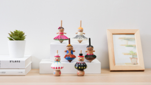 Mini ventilador arcoíris Premium 2.3A, peonzas de madera hechas a mano, juguete de regalo portátil personalizable para niños hecho de madera Natural - Product Image 6