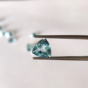 Aigue-marine en forme de tricinière, aigue-marine de Type Santa Maria, 6 mm à 8mm, qualité supérieure - Product Image 1