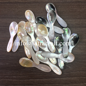 Cuillère en nacre à lèvres noires Cuillère à caviar taille 6cm Aide à garder le goût du caviar cher Un cadeau de Superior Nature - Product Image 2