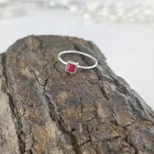 แหวนเงินแท้ 925 ประดับพลอยทับทิมทรงเรียบง่าย ดีไซน์น่ารัก สไตล์งานแต่งงาน ทำด้วยมือ แฟชั่นทันสมัย - Product Image 3