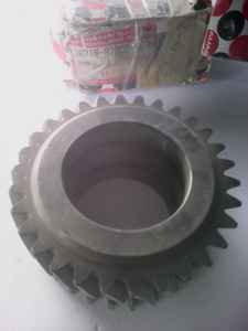 GEAR P-T-O Auto Part 36718-87307-000 IDLER Compatible avec Daihatsu Delta V5 #-V9 # V10 # V11 # - Product Image 2