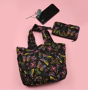 Sac fourre-tout en coton écologique avec logo personnalisé imprimé de fleurs noires nouvelle collection de sacs à provisions réutilisables pour femmes - Product Image 5