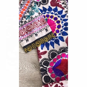 Túnica de Mujer con Cuello en V, Bordado de Encaje Suzani, Hecha a Mano, Estilo Boho Floral, Manga Larga, 100% Algodón Natural, Talla Única, Precio de Fabricante - Product Image 6