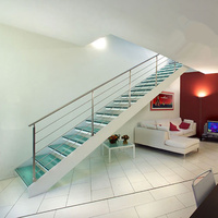 Escalier en verre DAIYA avec marches en verre laminé transparent et contremarche à finition miroir