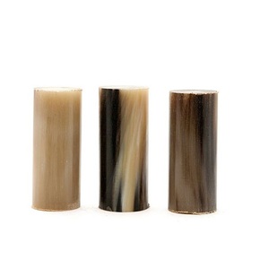 Rouleau de corne pour la fabrication d'un manche de couteau et d'un tampon pour sceau et tampon pour la meilleure qualité de couleur de corne et de taille moyenne à vendre - Product Image 1