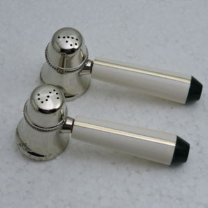Laiton avec placage d'argent et poignée en bois et résine styliste taille personnalisée sel et poivre pour accessoires de cuisine de table - Product Image 4