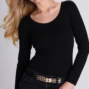 เสื้อยืดแขนยาวแฟชั่นขายส่งสำหรับฤดูร้อน สไตล์สไปซ์เกิร์ล สีพื้น คอเสื้อน่ารัก สวมใส่สบาย ผลิตจากผ้าฝ้าย 100% - Product Image 4