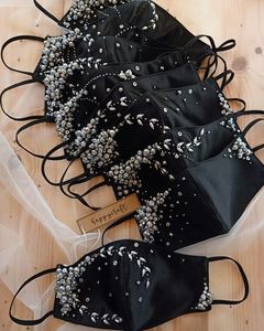 Masque de perles en coton doux Cambric Masque facial tissé à la main Couvre-visage en coton orné Parfait pour la mode et la protection - Product Image 1