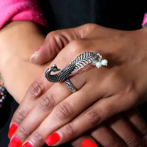 Серебряное окисленное кольцо в стиле павлина