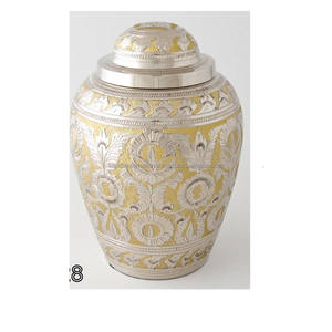 Ensemble d'urnes de crémation en laiton de vente chaude accessoires funéraires en gros ensemble d'urnes en métal pour les cendres humaines fabriquées en Inde - Product Image 3