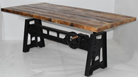 Table à manger industrielle américaine antique en fonte avec plateau en bois massif, base réglable à manivelle, design pliable pour hôtel et usage domestique