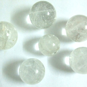 Obtenez en ligne Crystal AA Grade Quartz Sphere : Crystal AA Grade Quartz Sphere For Sale Healing reiki stone home decor - Product Image 1
