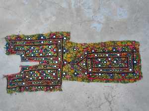 Kancoold — patchs brodés tribaux multicolores, anciens et vintage, composés de vrais vêtements vintage pour les créateurs en textile et les artisanat - Product Image 4