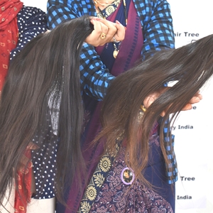 Extensions de cheveux humains indiens vierges bruts de qualité supérieure, naturels, lisses et soyeux, avec dentelle frontale transparente 13*4, provenant d'un seul donneur, en vente. - Product Image 5