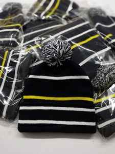 Gorros Bobble cálidos acrílicos 100% de diseño personalizado con bordado 3D de camuflaje para adultos unisex: colores y tamaños personalizados - Product Image 4