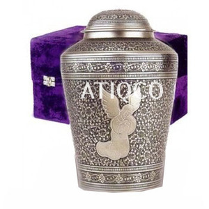 Cremación de latón macizo grabada a Mano Negra, urnas funerarias de último diseño, hermosos tributos duraderos para el suministro de cenizas de la India - Product Image 6