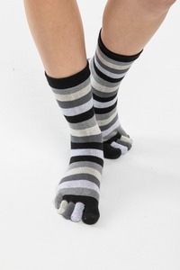 Calcetines gruesos informales antibacterianos antideslizantes de cinco dedos para invierno para hombres con logotipo personalizado y diseño transpirable - Product Image 3