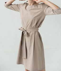 Robe fourreau formelle col rond manches trois-quarts longueur midi avec ceinture couleur unie en tissu tissé respirant 100 % polyester pour l'été et le quotidien - Product Image 4