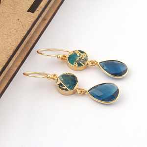 Mohave Apatita Cobre Turquesa Con London Blue Quartz Pendiente Latón chapado en oro doble piedra preciosa declaración pendiente para mujer - Product Image 5