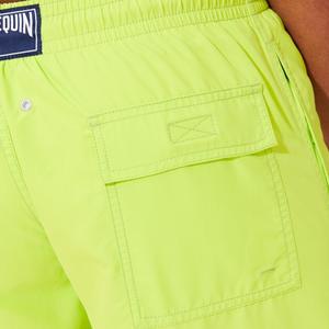 กางเกงขาสั้นชายแบบสปอร์ตน้ำหนักเบา แห้งเร็ว เอวยางยืด ลายเรียบ สำหรับเล่นน้ำทะเล - Product Image 5