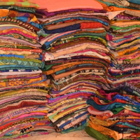 Tissu de sari vintage indien en crêpe de soie recyclée pour la confection de robes de nuit maxi kimono kaftan pour femmes et filles