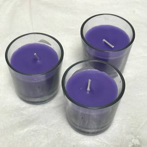 Pot en verre de marque personnalisé, nom personnalisé, petit Top de Table idéal pour le voyage, bougies grises, violettes, parfumées - Product Image 3