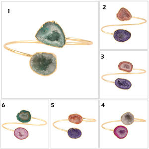 Dos piedras naturales geoda ágata druzy flexible brazalete abierto pulsera latón oro galvanizado borde declaración joyería pulsera - Product Image 2