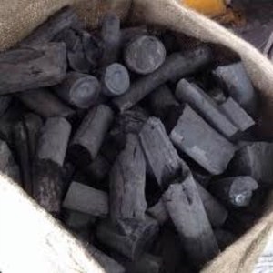 Briquettes de charbon de bois noir en bois dur naturel, combustible pour barbecue à haute valeur calorifique - Product Image 4
