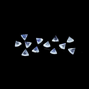 Arco Iris Natural Moonstone 3mm triángulo Cabochon 0 15 Cts de piedras preciosas sueltas - Product Image 2