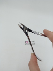 คีมตัดเล็บหนังสีเงินแบบมืออาชีพทำจากสเตนเลสสตีลเครื่องมือด้านความงามปรับแต่งโลโก้และสีของคุณเอง - Product Image 3