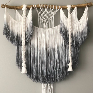 Tapiz de Pared de Macramé Grande y Moderno - Product Image 1