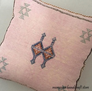 Hermosa Funda de Cojín Cuadrada Geométrica Hecha a Mano en Marruecos - Product Image 2