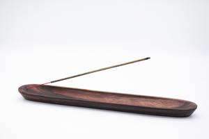 Porte-bâton d'encens en bois dans une belle forme de bateau de couleur marron naturel pour la maison et le bureau Design personnalisable Tradnary - Product Image 6