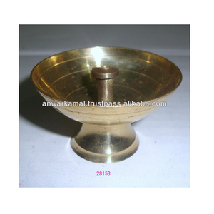 Pooja Jyoti Diya de latón, artículo religioso para Temple y hogar con acabado dorado - Product Image 2