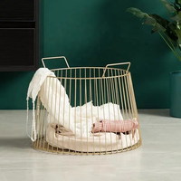 Paniers en métal multifonctionnels modernes avec finition laiton pour le rangement des vêtements et des jouets dans la chambre, la cuisine, la salle de bain et le salon