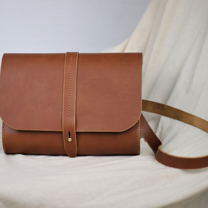 Bolso de Mano de Cuero Moderno para Mujer |   Bolso bandolera de cuero, bolso de cuero marrón hecho a mano, bolso cruzado de cuero curtido vegetalmente - Product Image 1