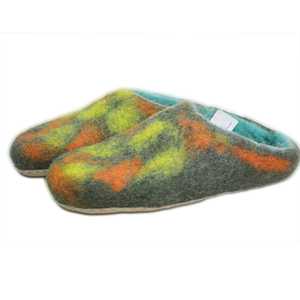 Zapatos de fieltro de lana verde ecológicos de alta calidad, cómodos y duraderos, calzado hecho a mano para invierno/primavera de Nepal. - Product Image 1