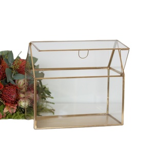 Boîte de rangement en verre avec couvercle et cadre doré pour organiser les bijoux - Product Image 1