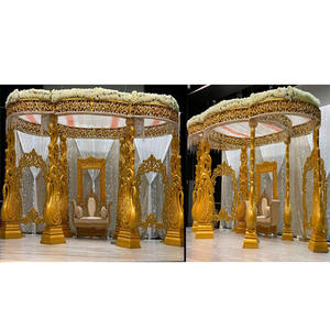 Mandap de Boda con Tema de Pavo Real de Sri Lanka, Mandap de Boda de FRP con Pavo Real Dorado Prominent de París, Mandap de Boda Dorado Glamuroso de Chicago - Product Image 1