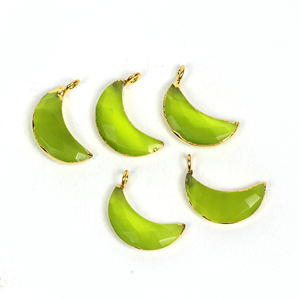 Peridot color <span class=keywords><strong>monalisa</strong></span> 20X8 forma a mezzaluna gemma mezzaluna ciondolo con ciondolo a forma di anello singolo - Product Image 4