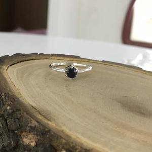 แหวนพลอยโอนิกซ์สีดำธรรมชาติ925เงินสเตอร์ลิงทำด้วยมือขายส่ง - Product Image 4