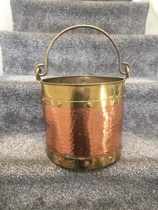 Seau à cendres décoratif en cuivre martelé avec poignée, parfait pour une utilisation intérieure et extérieure et un accessoire de foyer - Product Image 6