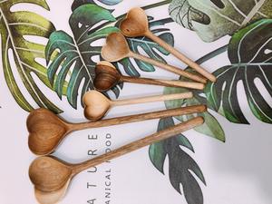 Cuillère à thé décorative en bois, forme de cœur fait à base de bois rouge naturel, bois d'acacia au Vietnam, - Product Image 5