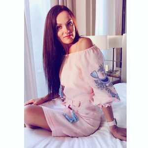 Tunique pour femme à épaules dénudées, style oiseau moineau, broderie estivale, rose clair, manches 3/4, sans couture - Product Image 1