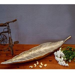 Plateau de service élégant en métal en aluminium avec motif de feuille Parfait pour les ustensiles de cuisine et les fournitures d'hôtel Stockage des aliments de table - Product Image 6