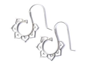 Belles boucles d'oreilles en laiton bohème plaqué argent avec pendentifs pour les fêtes de femmes - Product Image 4