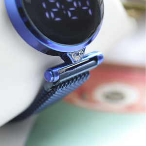 Nouvelle montre-bracelet numérique LED à vente chaude, bracelet à boucle magnétique, montre à quartz pour femmes - Product Image 3
