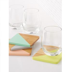 Dessous de verres multicolores en bois et en résine, pour bureau et table, forme carrée, couleur et forme personnalisés, fait à la main - Product Image 1